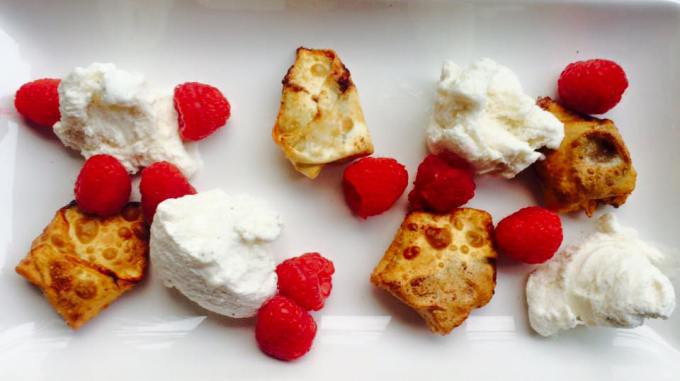 BANANA NUTELLA WONTONS WITH ICE CREAM & RASPBERRIES