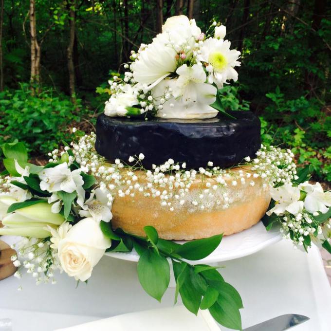 CHEESE-WHEEL WEDDING CAKE