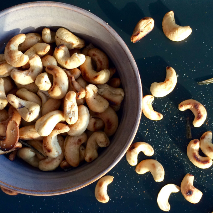 ROSEMARY HARISSA SPICED CASHEWS