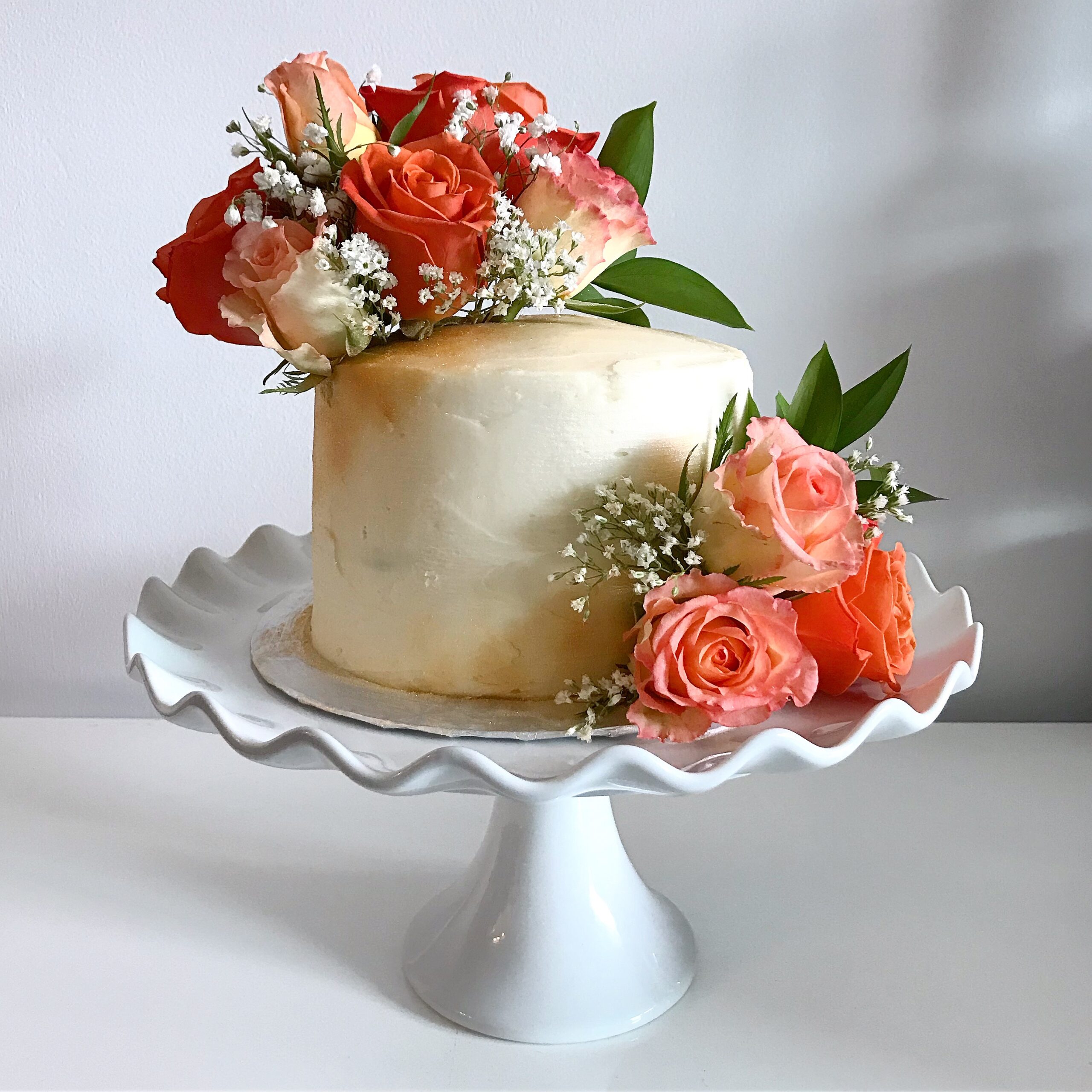 VANILLA CAKE WITH ROSES